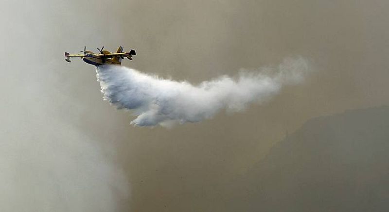 Once hidroaviones se suman a las tareas de extinción en Tenerife