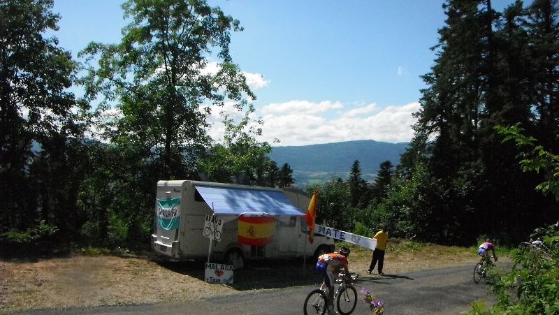 Un verdadero seguidor del Tour, que se desgañita en la cuneta.