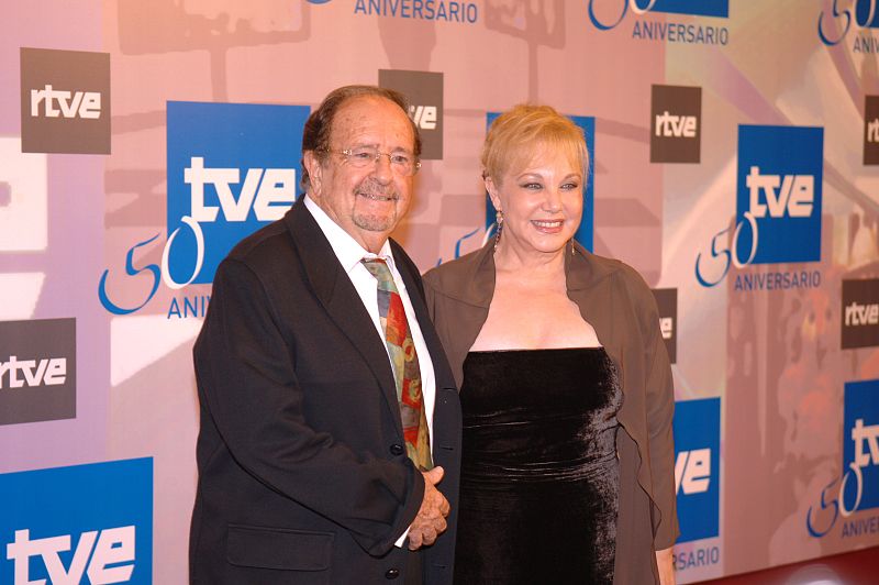 José Luis Uribarri posando con Karina