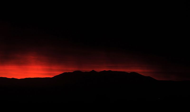 El resplandor del incencio se ha podido ver a kilómetros de distancia durante la noche