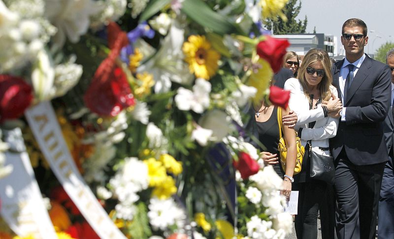 Susana Uribarri, hija del fallecido presentador José Luis Uribarri, junto a su novio Darek