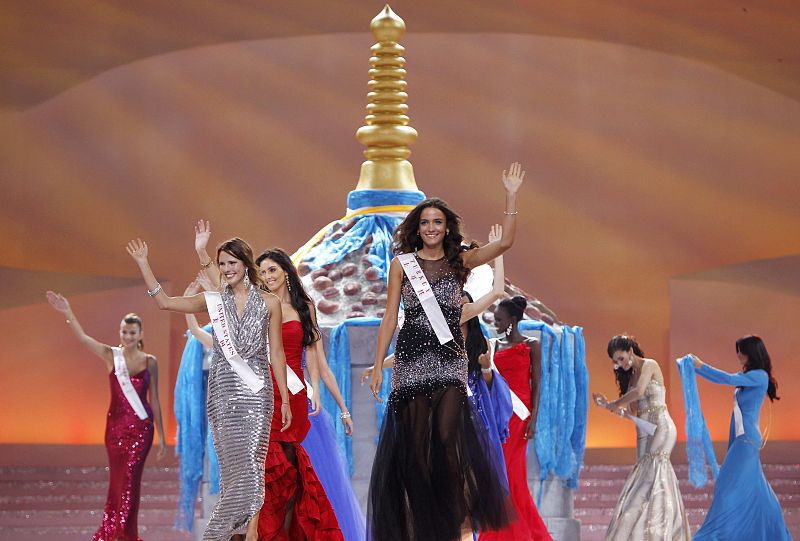 Acalya Samyeli Danoglu y Claudine Book - Miss Mundo 2012