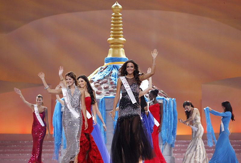 Acalya Samyeli Danoglu y Claudine Book - Miss Mundo 2012