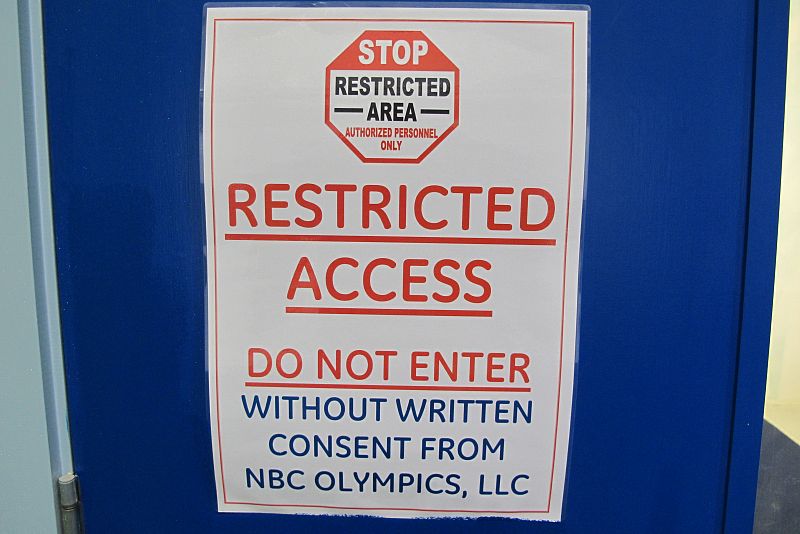 La NBC advierte de las condiciones de acceso a sus instalaciones