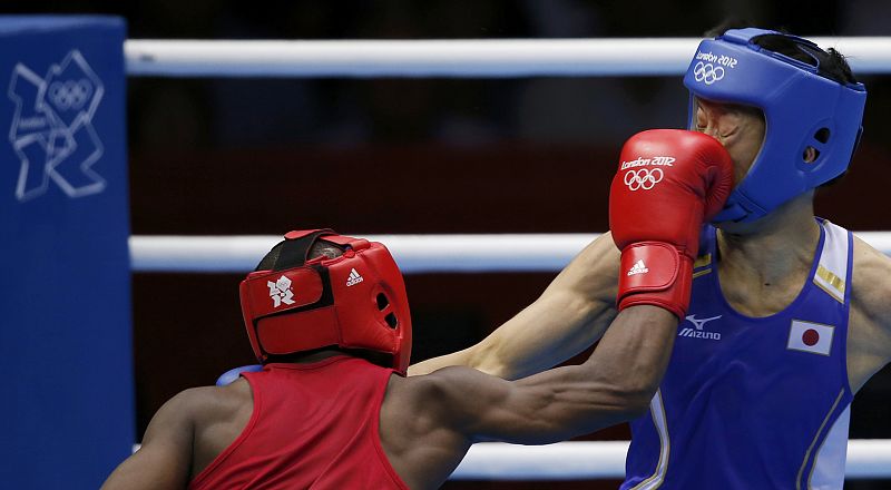 Ghana's Dogboe fights against Japan's Shimizu in the Men's Bantam (56kg) Round of 32 boxing match during the London 2012 Olympic Games