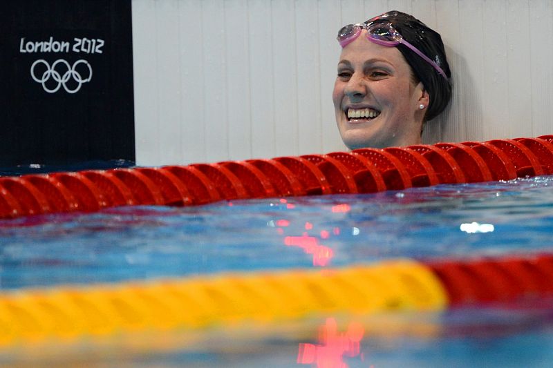 La nadadora estadounidense Missy Franklin, en la piscina olímpica nada más ganar la medalla de oro en los 100 metros espalda.