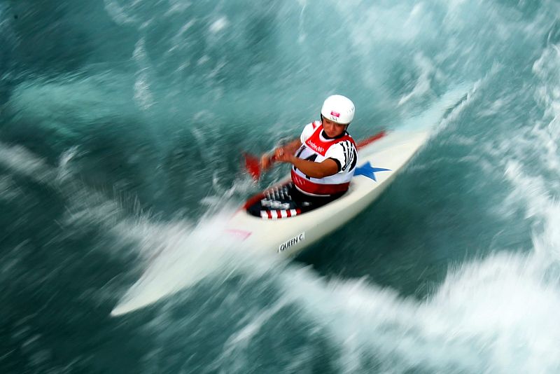 La estadounidense Caroline Queen en las aguas bravas de Lo