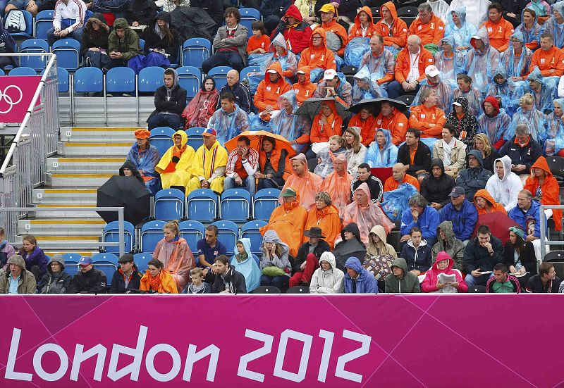 La lluvia irrumpe durante la competición en Londres.