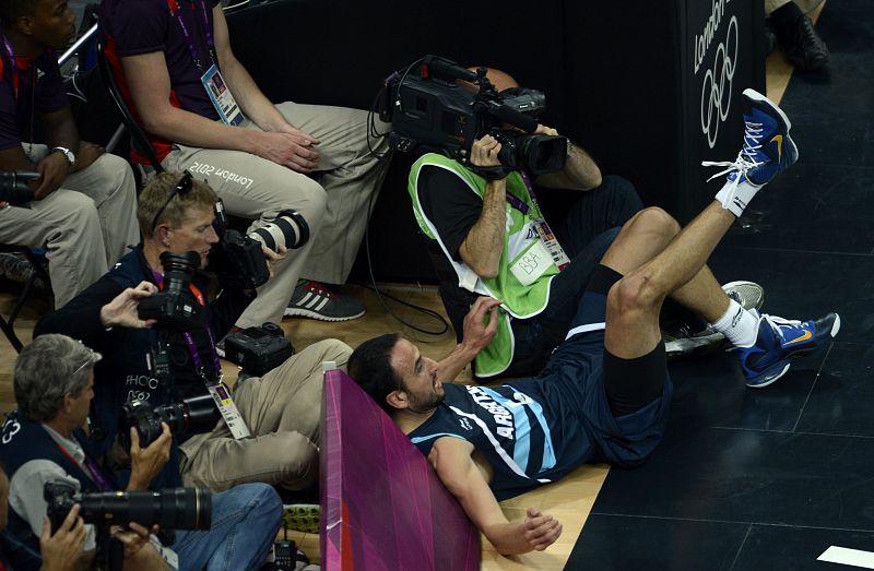 El argentino Manu Ginobili durante el partido de baloncesto de la fase de grupos entre Argentina y Francia.