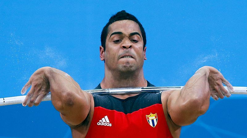 El cubano Iván Cambar, medalla de bronce, compite en la prueba masculina de 77 kilogramos, halterofilia, este miércoles 1 de agosto de 2012, en los Juegos Olímpicos Londres 2012.