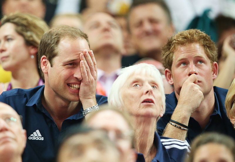 Príncipe Guillermo de Cambridge y su hermano Enrique en una prueba de gimnasia de Londres 2012