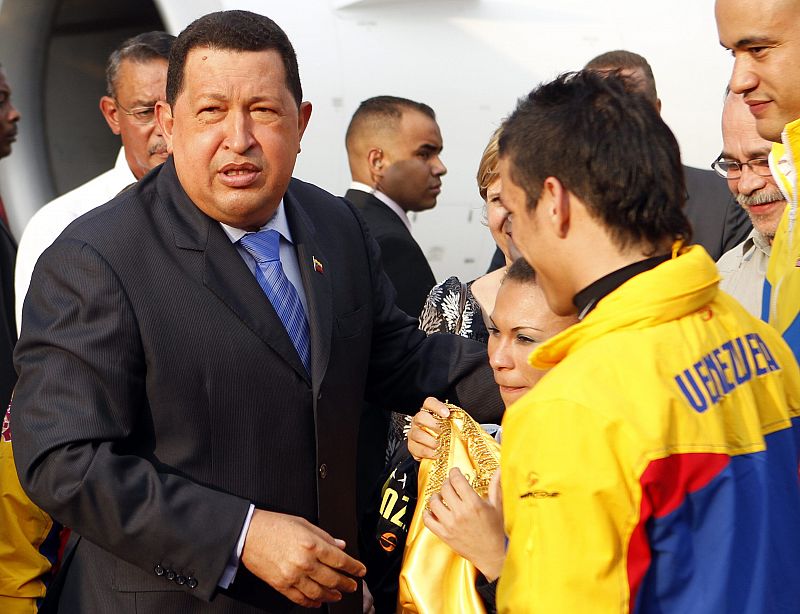 Hugo Chavez, orgulloso de sus atletas. Más ahora, después de la medalla de oro obtenida en esgrima.