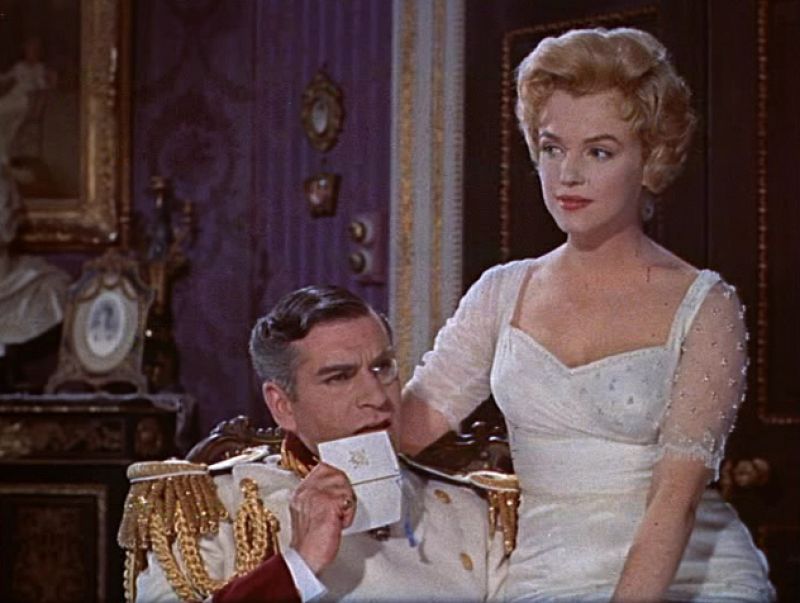 Fotograma de Marilyn Monroe y Laurence Olivier en el trailer de la película 'El príncipe y la corista', 1957.