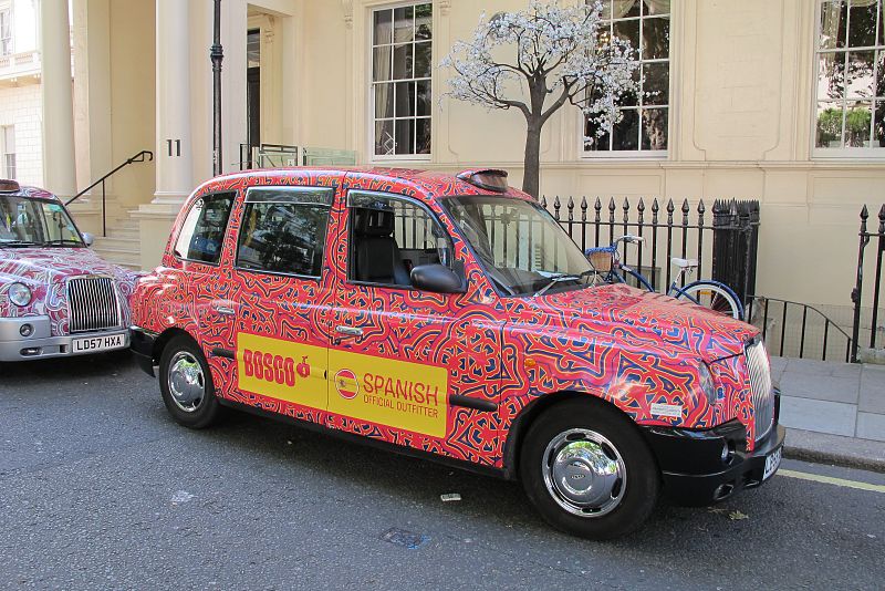El coche oficial también lleva los motivos de la ropa