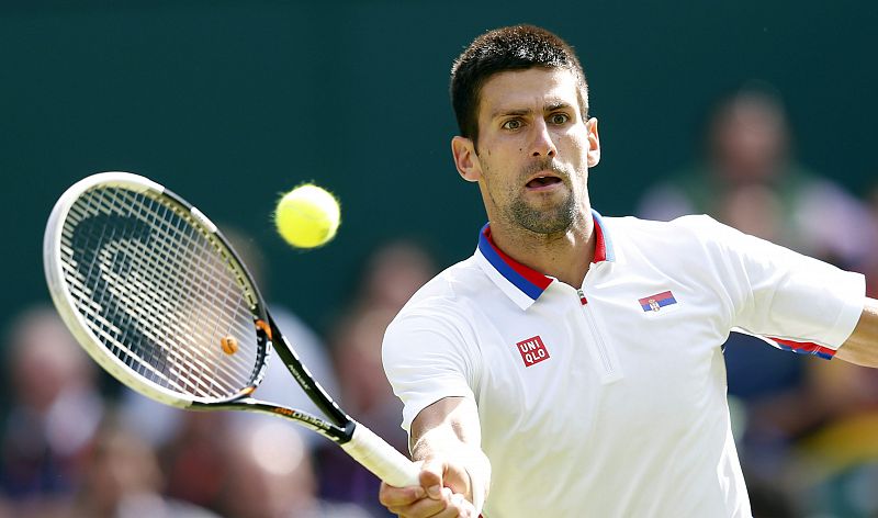 El serbio Novak Djokovic durante el partido que disputó contra el francés Jo-Wilfried Tsonga en la sexta jornada de tenis de los juegos olímpicos de Londres 2012 , disputado hoy Wimbledon. Djokovic ganó por el resultado de 6-1 y 7-5.