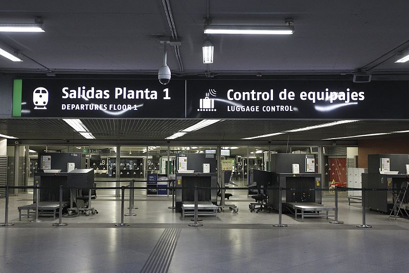 Estación de Atocha de alta velocidad y media y larga distancia vacía por la huelga