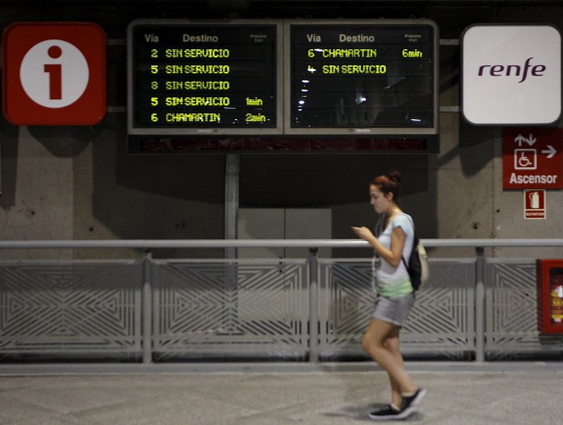 La estación de Cercanías de Atocha a medio gas por la huelga