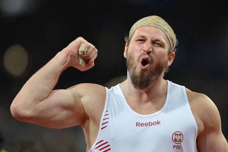 El polaco Tomasz Majewski ha revalidado su corona olímpica de lanzamiento de peso con una marca de 21,89 metros que le otorgó un estrecho margen de tres centímetros sobre el campeón del mundo, el alemán David Storl, segundo de la competición.