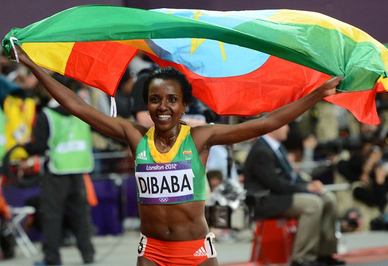 La atleta etíope Tirunesh Dibaba se ha proclamado campeona olímpica de 10.000 metros de los Juegos Olimpicos de Londres. Es la tercera medalla de oro que consigue la etíope, despues de las conseguidas en Pekin 2008, en las pruebas de 5.000 y 10.000 m