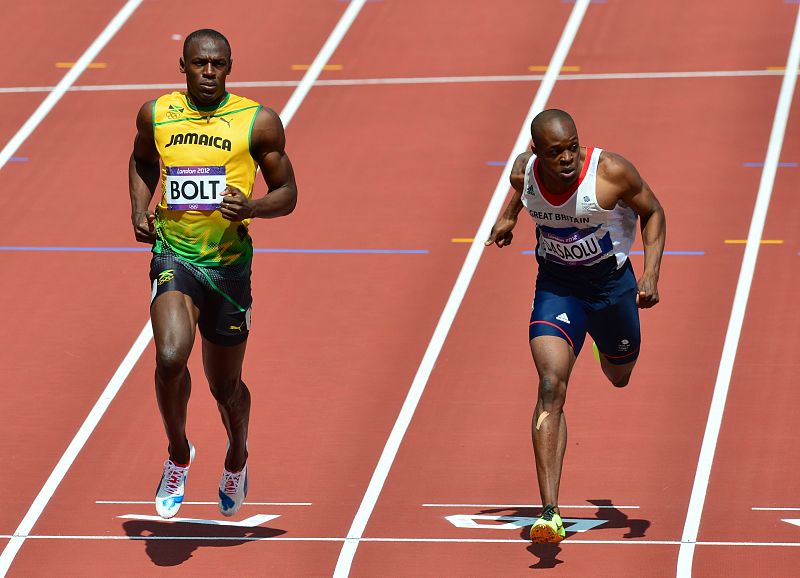 Bolt se deja llevar en los últimos metros