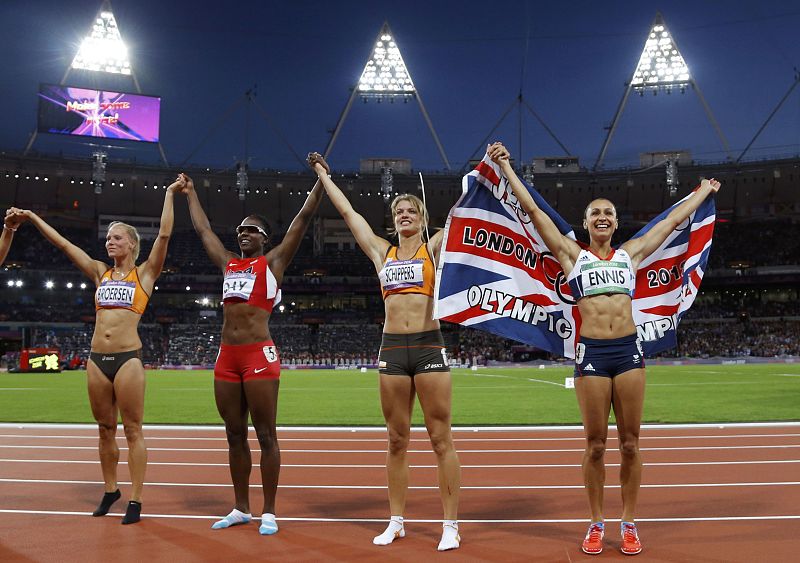 Así de exhultantes  se mostraron las participantes de Heptatlón al concluir la prueba, lideras por la nueva campeona olímpica la británica Jessica Ennis.