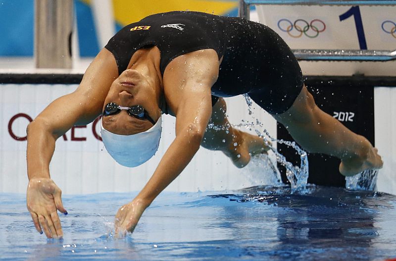La nadadora española Duane da Rocha durante su participación en las series de 100 metros espalda.