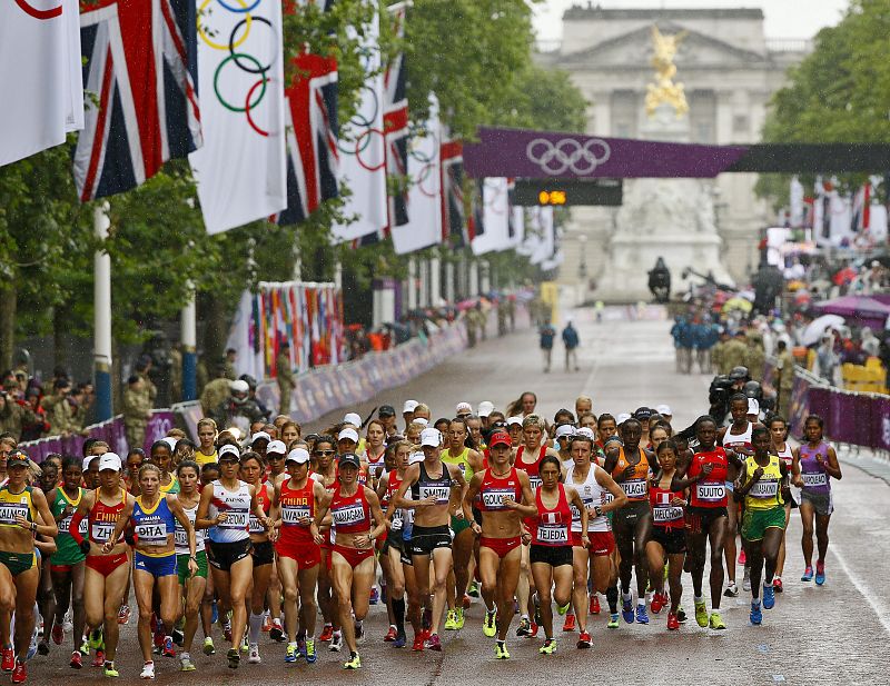 Comienzo del maratón femenino correspondiente a los Juegos Olímpicos de Londres 2012.