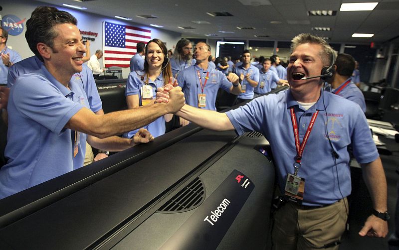 Mars Science Laboratory Flight Director Comeaux celebrates with Greco after the Mars science rover Curiosity's successful landing, at Jet Propulsion Laboratory in Pasadena