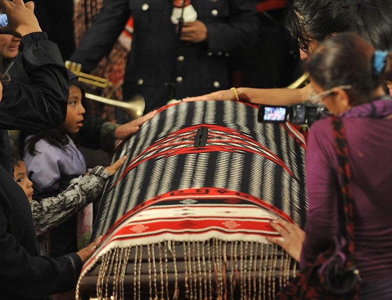 CIENTOS DE PERSONAS DESPIDEN A CHAVELA VARGAS