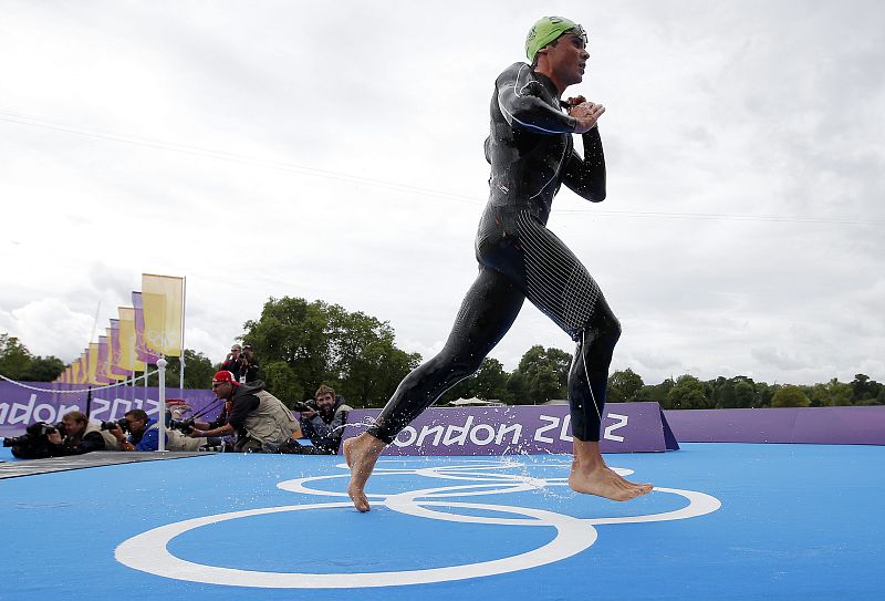 El español Javier Gómez Noya compite en la prueba de triatlón de los Juegos Olímpicos de Londres.
