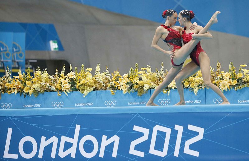 Las españolas Andrea Fuentes y Ona Ballesteros Carbonell durante la final de dúo de natación sincronizada