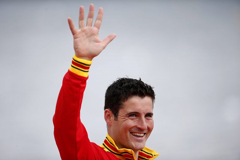 El español David Cal, celebra su medalla de plata en C1 1.000 metros de piragüismo de los Juegos Olímpicos de Londres.