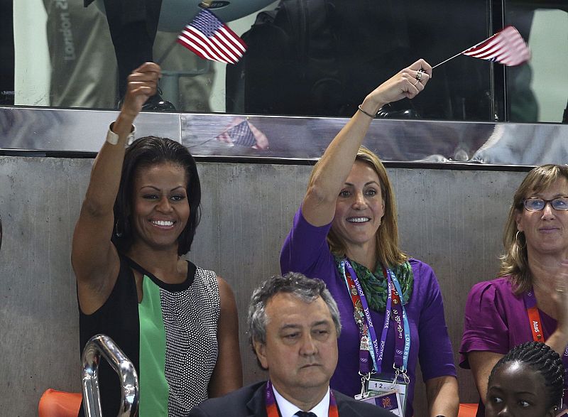 La primera dama estadounidense, Michelle Obama, ha estado muy activa apoyando a su delegación. En esta imagen, en la final de los 400m estilos de los Juegos Olímpicos Londres 2012, en el Centro Acuático de Londres, Reino Unido,