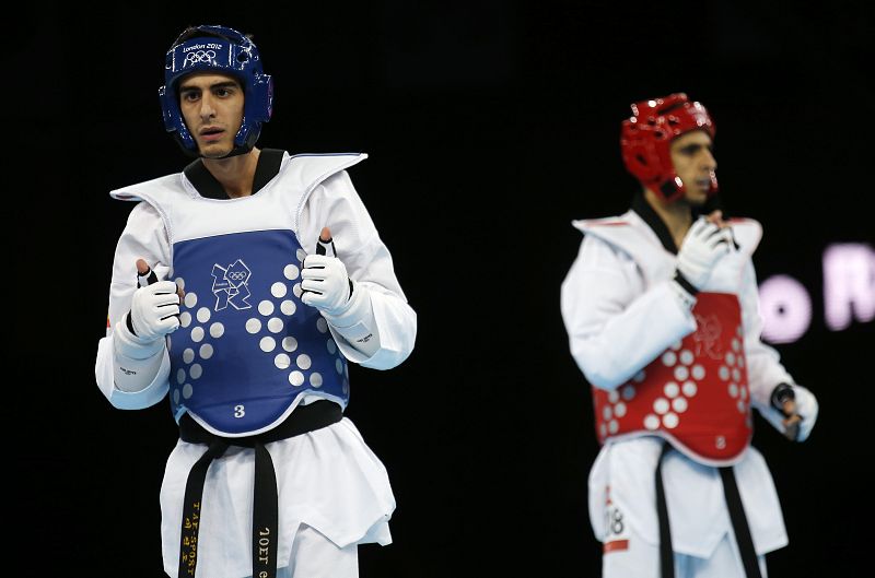 El español Joel González durante su combate de cuartos de final en el torneo olímpico de taekwondo en la categoría de -58 kilos contra el australiano Safwan Khalil