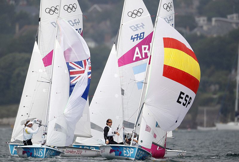 Las españolas Berta Betanzo y Tara Pacheco durante la quinta jornada de competición en la categoría 470, las españolas han conseguido clasificarse para la "Medal Race" haciendo un décimo en la clasificación general.