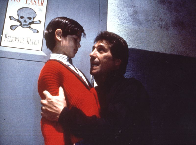 Gracia con el niño Raul Solís, en la serie de TVE, 'Crónicas del mal'