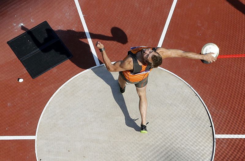 El atleta holandés Ingmar compitiendo en la prueba de lanzamiento de disco de los Juegos.