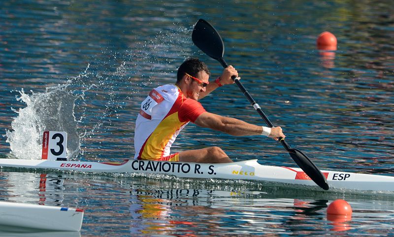 El español Saúl Craviotto compite en el kayak individual (K1) 200m en la fase clasificatoria para las semifinales masculinas en el Centro de Remo de Eton Dorney de Eton, al oeste de Londres.