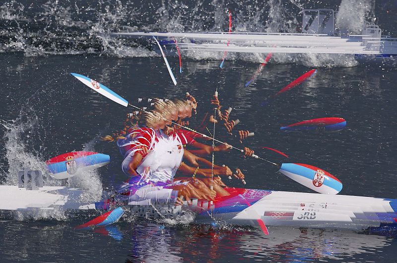 Serbia Nikolina de Moldavia compitiendo en kayak individual femenino (K1) 200m en el Eton Dorney Durante el Londres 2012