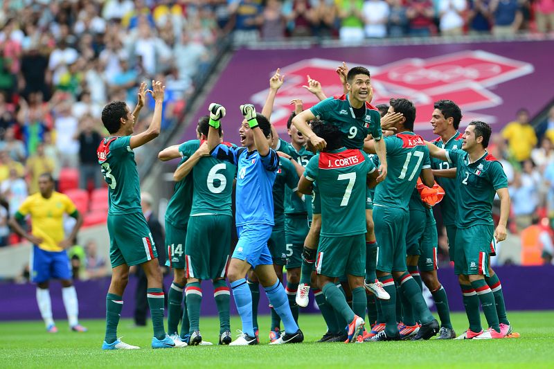 El delantero Oribe Peralta se ha erigido en el líder de la selección olímpica de México tras anotar dos goles contra Brasil (2-1) y conseguir el primer olímpico de fútbol para el 'tri'.