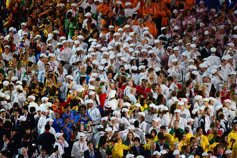 Los deportistas, los auténticos protagonistas de los Juegos Olímpicos, llenan el estadio