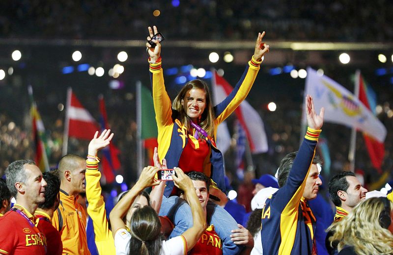 El equipo español con una radiante Marina Alabau