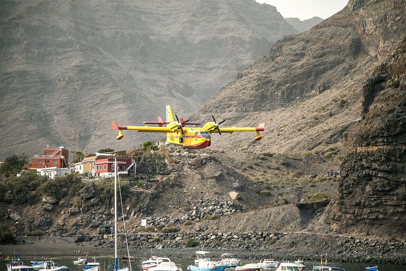 El fuego en la Gomera activo desde hace 9 días, afecta ya a 3747 hectáreas