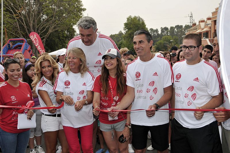 EVA LONGORIA COLABORA CON UNA CAMINATA SOLIDARIA PARA NIÑOS CON CÁNCER