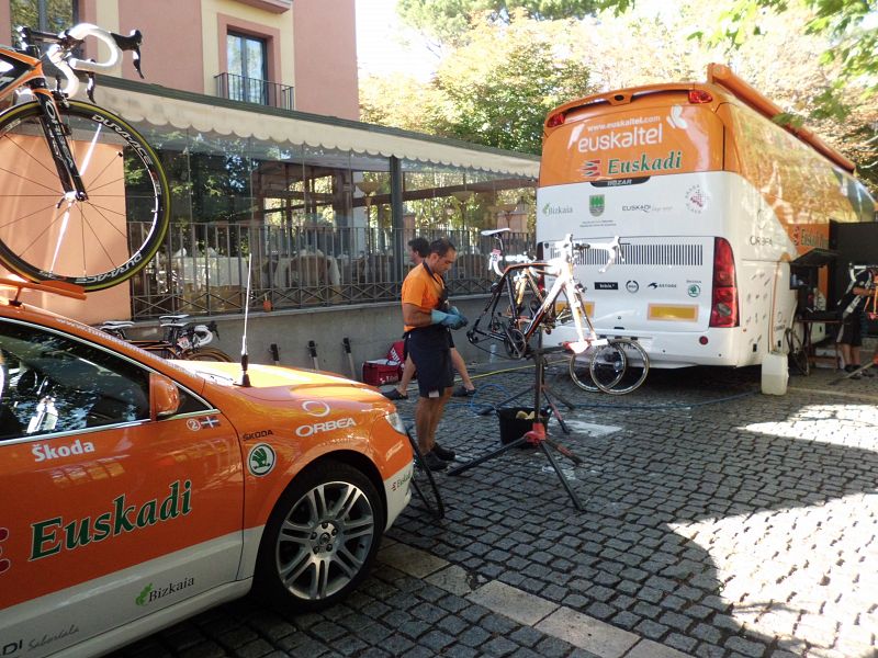 Los auxiliares en la Vuelta Ciclista a España