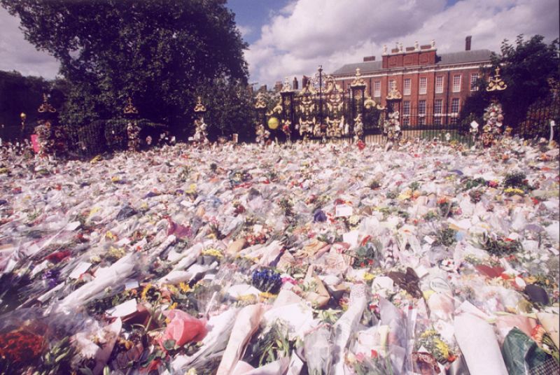Flores en memoria de la princesa Diana