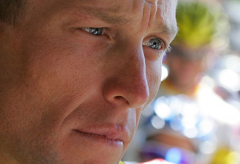La imagen muestra al estadunidense Lance Armstrong  antes  del inicio de la 18 ª etapa de la 92a Tour de Francia, el 21 de julio de 2005.