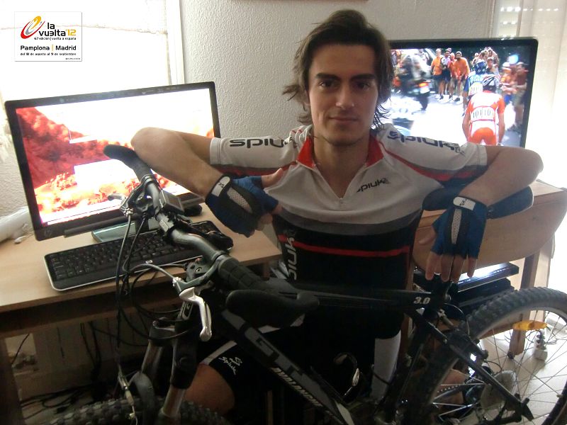 La bici al lado del ordenador