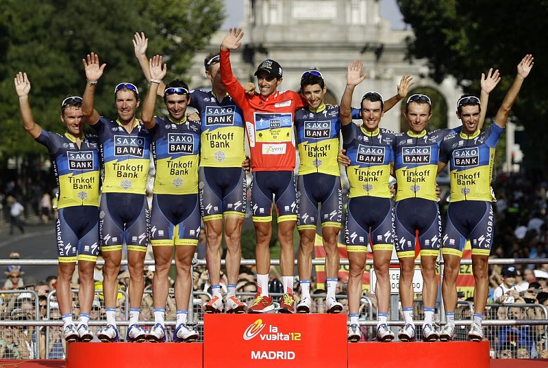 Team Saxo Bank rider Alberto Contador of Spain celebrates on the podium with his team after winning the Tour of Spain after the last stage of the "La Vuelta" cycling race between Cercedilla and Madrid