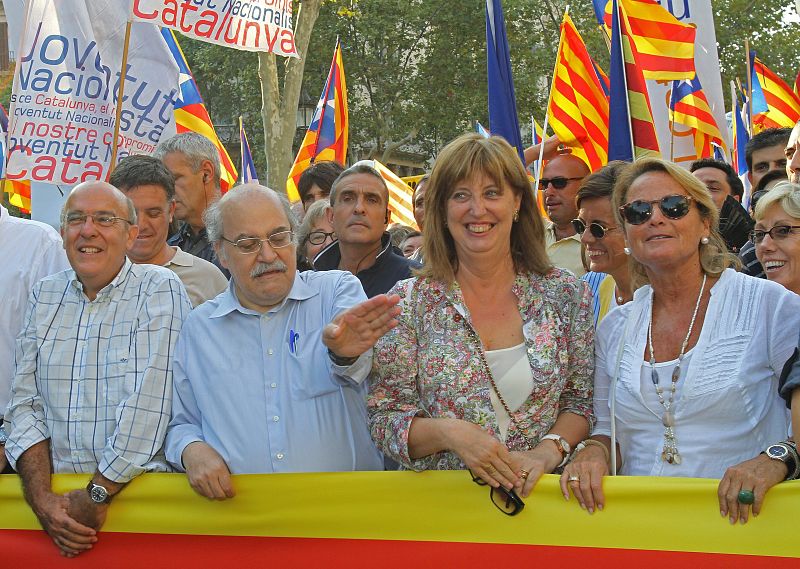 MILES DE CATALANES SE MANIFIESTAN PARA RECLAMAR INDEPENDENCIA Y PACTO FISCAL